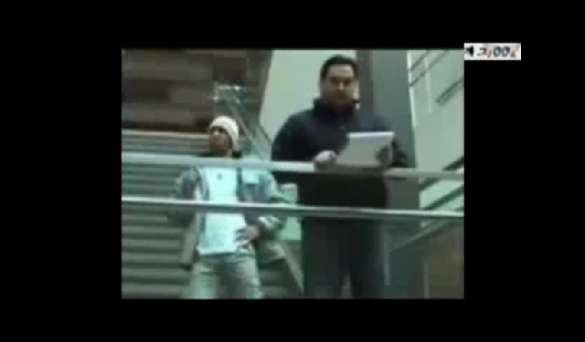 No.100 리포터 뒤에서 장난치다가 동영상