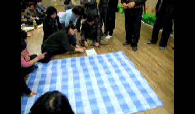 가족끼리, 이웃끼리, 윷놀이 한 판 어때요?