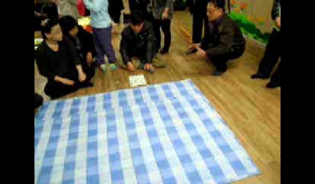 가족끼리, 이웃끼리, 윷놀이 한 판 어때요?